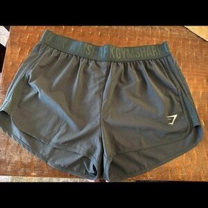 Women gymshark shorts hunter green
